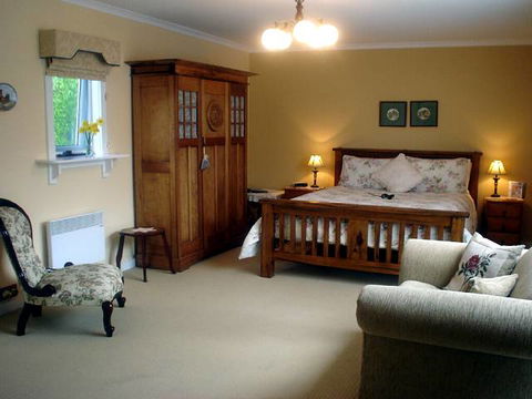Walton House B&B - Hervey Bay Accommodation 0