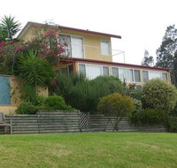 Whitby on Wallis Lakefront Holiday Cottage - Tourism Hervey Bay