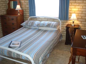 Baywatch Manor Augusta YHA - Hervey Bay Accommodation 2