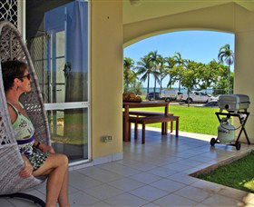 Absolute Beachfront Apartment - Tourism Hervey Bay 0