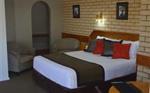 Hilltops Retreat Motor Inn - Young - Hervey Bay Accommodation 1