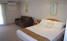 Hilltops Retreat Motor Inn - Young - Hervey Bay Accommodation 2