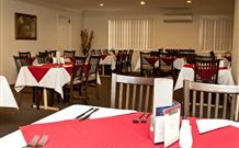 Hilltops Retreat Motor Inn - Young - Hervey Bay Accommodation 3