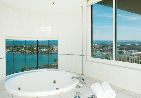 The Emerald Surfers Paradise - Hervey Bay Accommodation 8