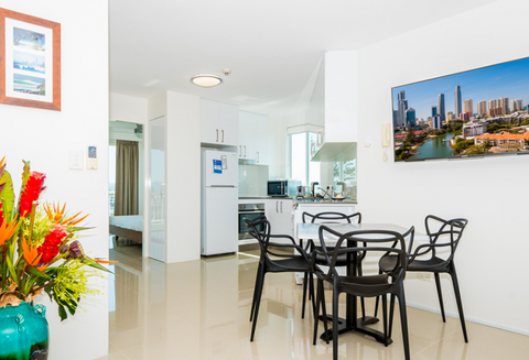 The Emerald Surfers Paradise - Hervey Bay Accommodation 5