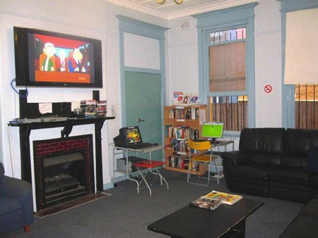 Blue Parrot Backpackers - Hervey Bay Accommodation 3