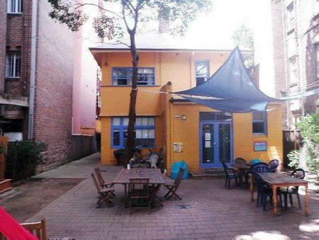 Blue Parrot Backpackers - Hervey Bay Accommodation 4