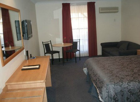 Bushmans Motor Inn - Hervey Bay Accommodation 2