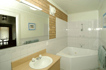 Surf City Motel - Hervey Bay Accommodation 2