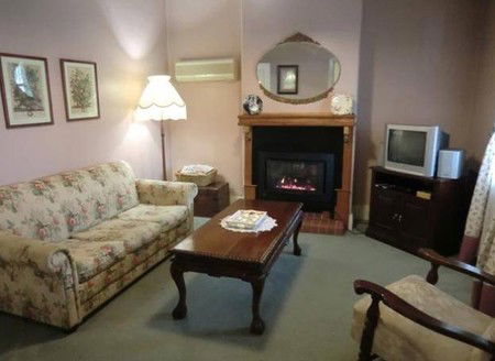 Eliza Cottage - Hervey Bay Accommodation 1