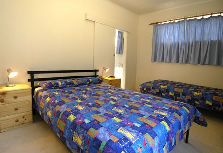 Island Coastal Units - Hervey Bay Accommodation 2