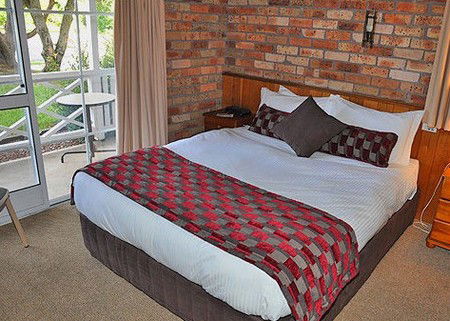 Log Cabin - Hervey Bay Accommodation 1