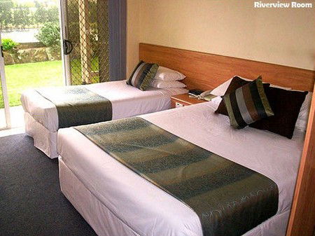 Log Cabin - Hervey Bay Accommodation 2