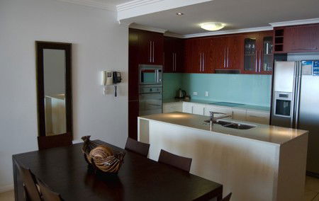 Waters Edge Apartments Cairns - Hervey Bay Accommodation 4