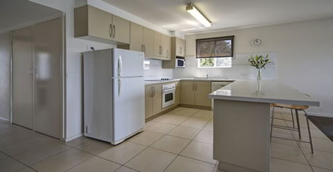 Albacore Luxury Holiday Apartments - Tourism Hervey Bay 2