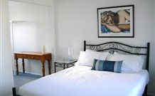 The White House Apartment - Hervey Bay Accommodation 6
