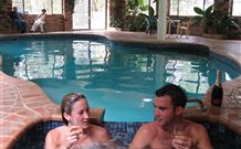Chalet Swisse Spa Retreat - Hervey Bay Accommodation 6