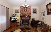 Tenterfield Cottage - Hervey Bay Accommodation 1