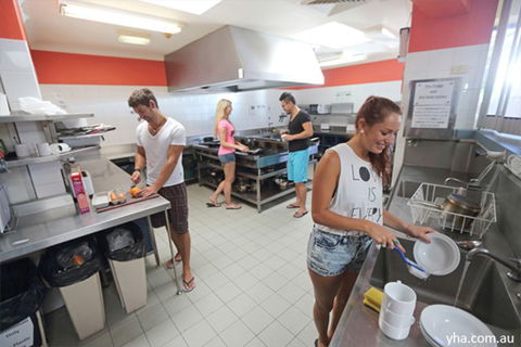 Sydney, Collaroy Beachouse YHA - Hervey Bay Accommodation 6