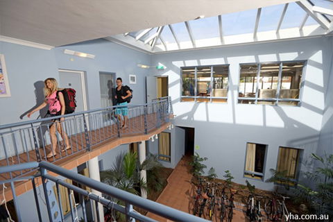 Sydney, Collaroy Beachouse YHA - Hervey Bay Accommodation 5