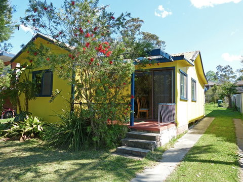 Yellow Cottage - Hervey Bay Accommodation 2