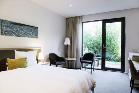 Flinders Hotel - Hervey Bay Accommodation 1