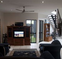 Dolphin Beach House - Tourism Hervey Bay