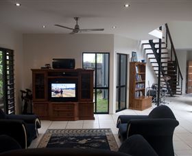 Dolphin Beach House - Tourism Hervey Bay 0