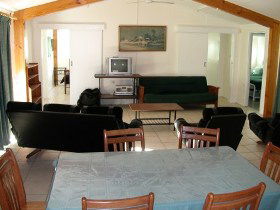 Gee-Dees Family Cabins - Hervey Bay Accommodation 3