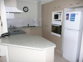 Pelican Cove Apartments - Hervey Bay Accommodation 3