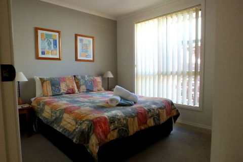 Captain's Quarters Bermagui - Hervey Bay Accommodation 2