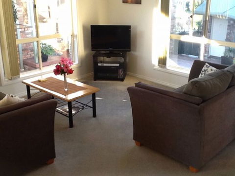 Captain's Quarters Bermagui - Hervey Bay Accommodation 4