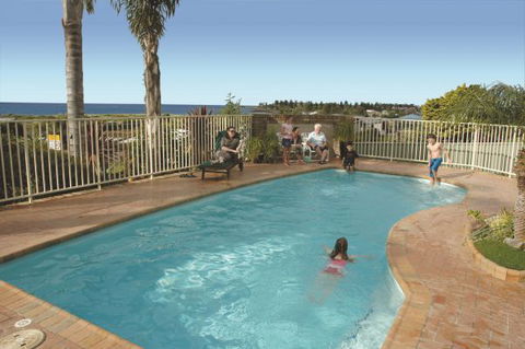 Captain's Quarters Bermagui - Hervey Bay Accommodation 5