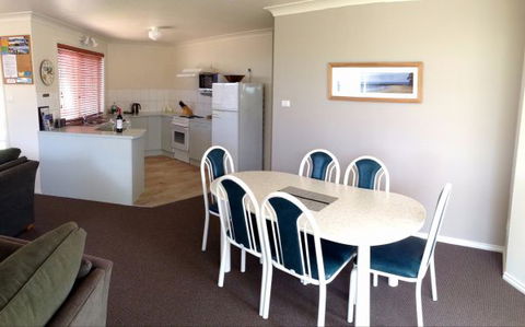 Captain's Quarters Bermagui - Hervey Bay Accommodation 9