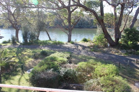 Castaway Holiday Units - Hervey Bay Accommodation 0
