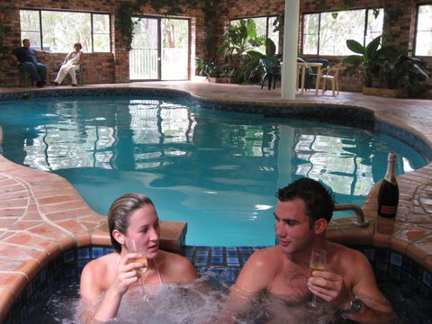 Chalet Swisse Spa Retreat - Hervey Bay Accommodation 5