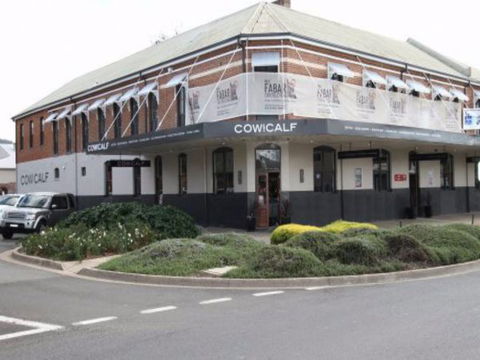 Cow And Calf Hotel - Hervey Bay Accommodation 1