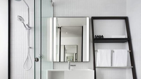 Little National Hotel - Hervey Bay Accommodation 0