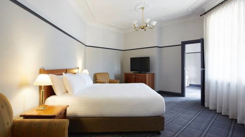 Brassey Hotel - Hervey Bay Accommodation 0
