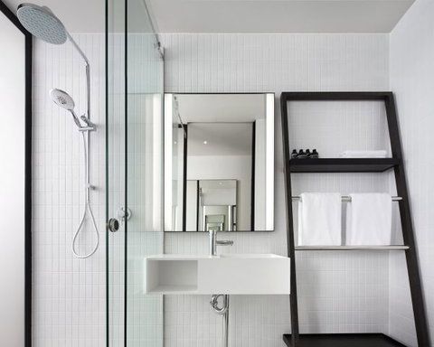 Little National Hotel - Hervey Bay Accommodation 1