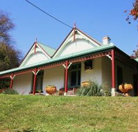 Ravenscroft and The Cottage - Hervey Bay Accommodation