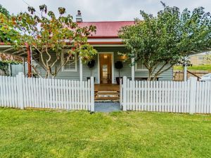 Hindmarsh Park Holiday Cottage - Hervey Bay Accommodation 0