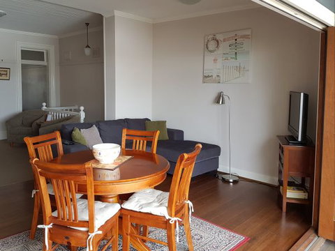 Newcastle Terraces And Apartments - Harbourside Apartment - Hervey Bay Accommodation 3