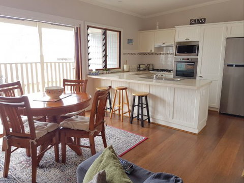 Newcastle Terraces And Apartments - Harbourside Apartment - Hervey Bay Accommodation 4