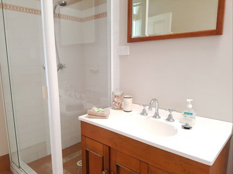 Newcastle Terraces And Apartments - Harbourside Apartment - Hervey Bay Accommodation 5