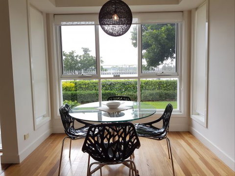 Newcastle Terraces And Apartments - Harbourside Apartment - Hervey Bay Accommodation 16