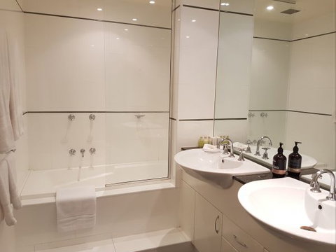 Newcastle Terraces And Apartments - Harbourside Apartment - Hervey Bay Accommodation 18