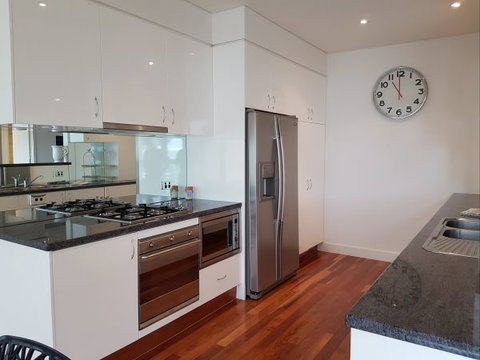 Newcastle Terraces And Apartments - Harbourside Apartment - Hervey Bay Accommodation 20