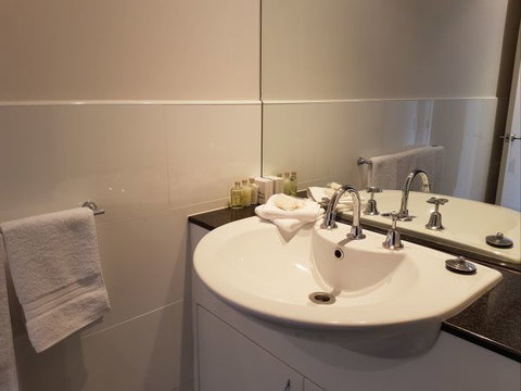 Newcastle Terraces And Apartments - Harbourside Apartment - Hervey Bay Accommodation 23