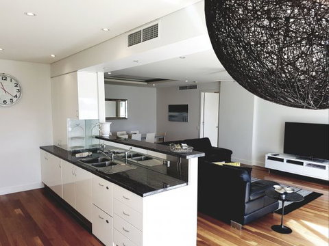 Newcastle Terraces And Apartments - Harbourside Apartment - Hervey Bay Accommodation 25